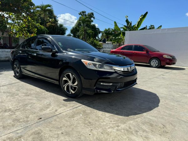 Honda Accord 2018 - Image 2